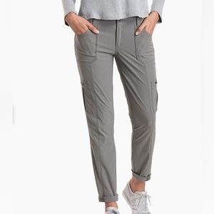 Kuhl Horizon grayish green women's cargo style hiking pants size 8 short